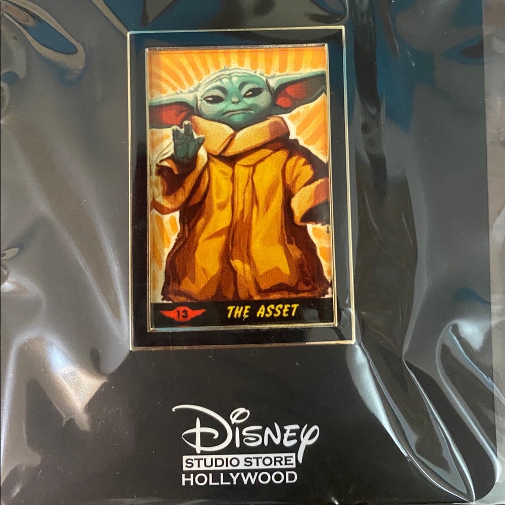 DSSH Star Wars Mandalorian The Asset Pin LE 400